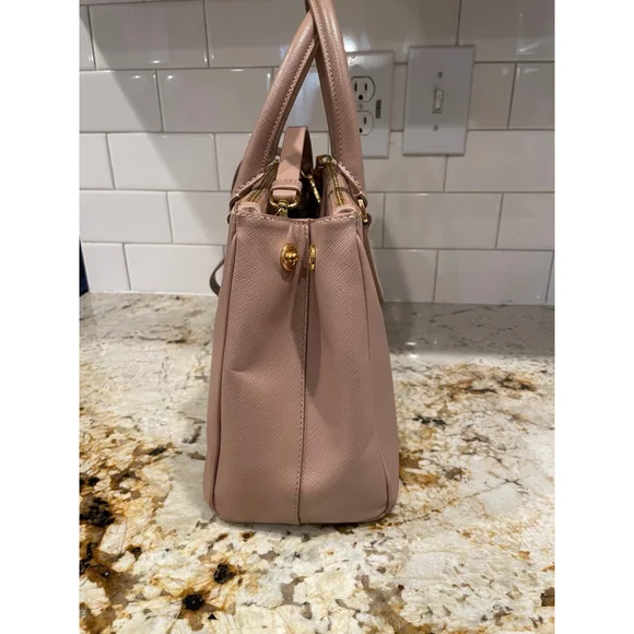 Prada saffiano leather tote - Picture 5 of 12